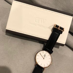 Daniel Wellington Ladies Watch -Gold